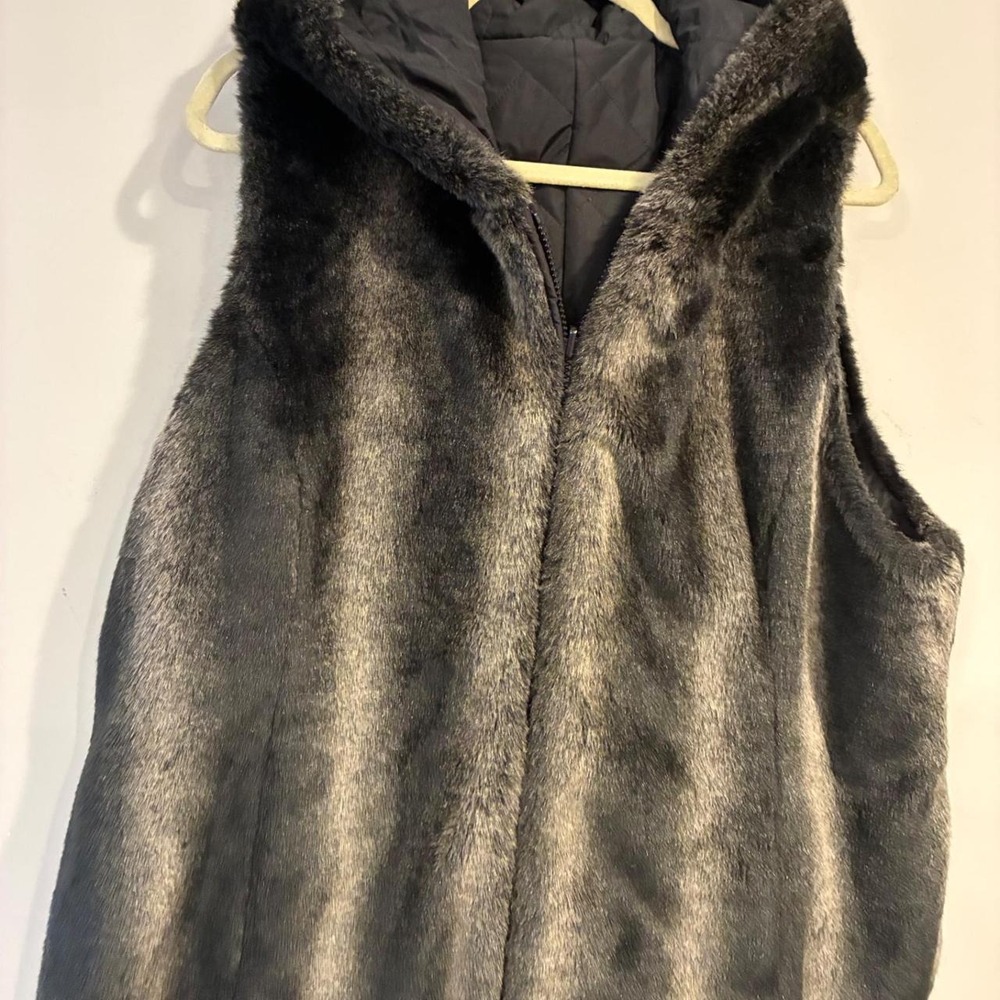 Reversible Faux Fur Hooded Vest Grey Black Quilted Puffer Zip Up Gilet